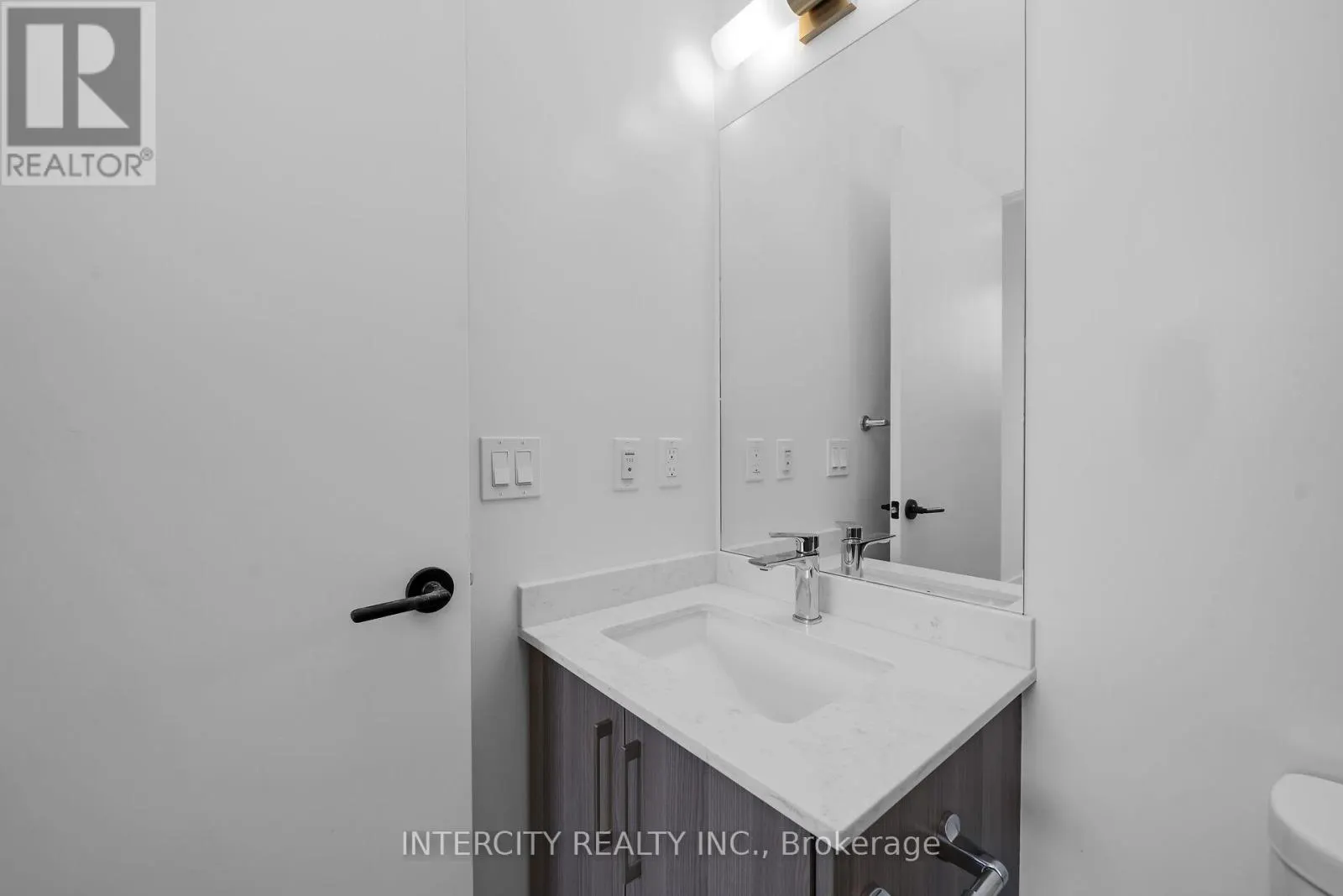 128 - 2075 KING ROAD