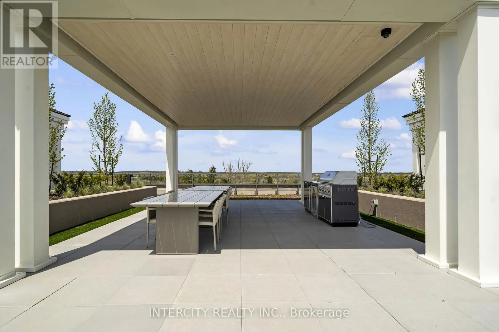128 - 2075 KING ROAD
