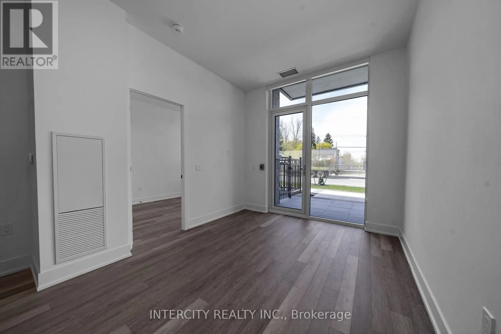 128 - 2075 KING ROAD