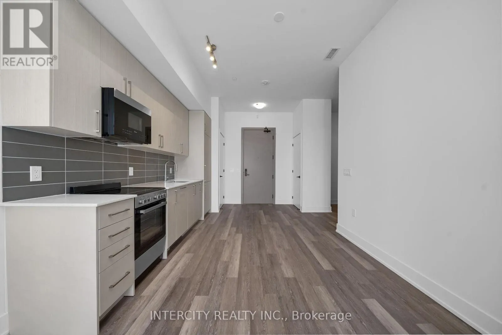 128 - 2075 KING ROAD