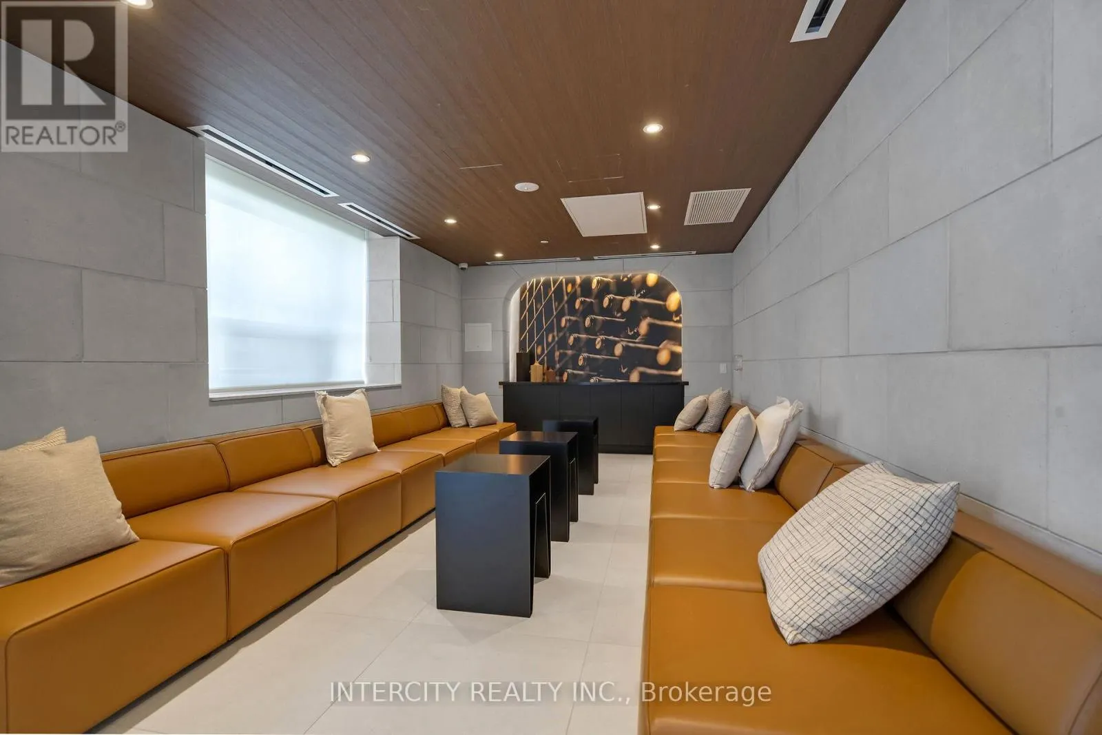 128 - 2075 KING ROAD