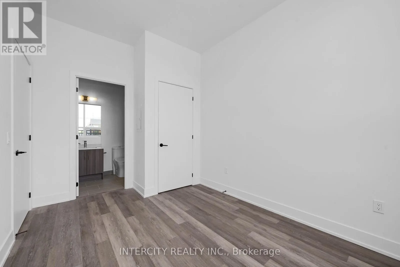 128 - 2075 KING ROAD