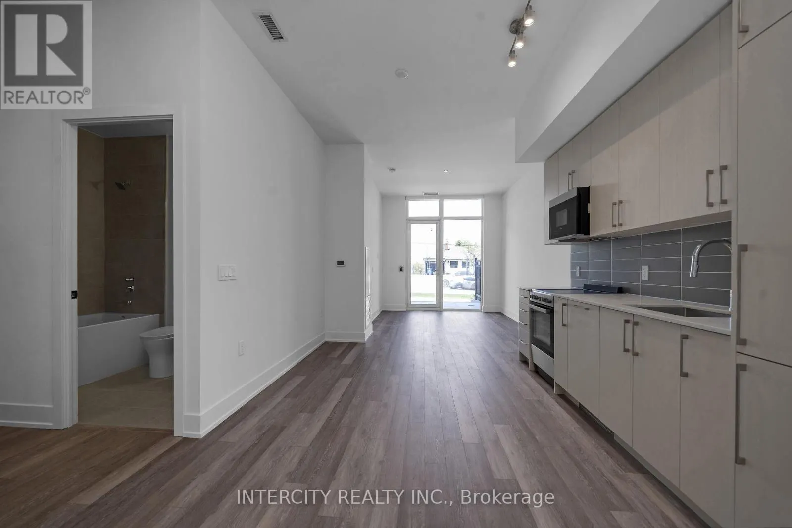 128 - 2075 KING ROAD