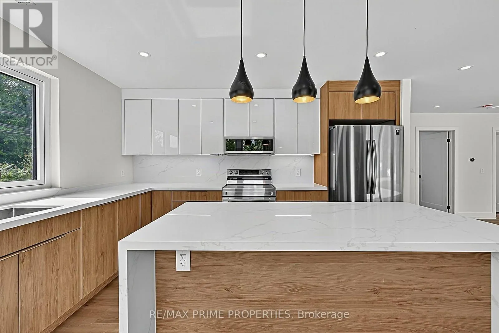 6 MAPLE AVENUE