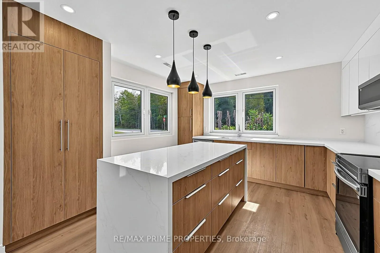 6 MAPLE AVENUE