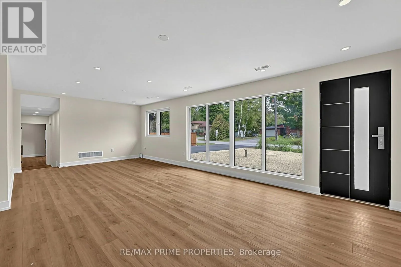 6 MAPLE AVENUE