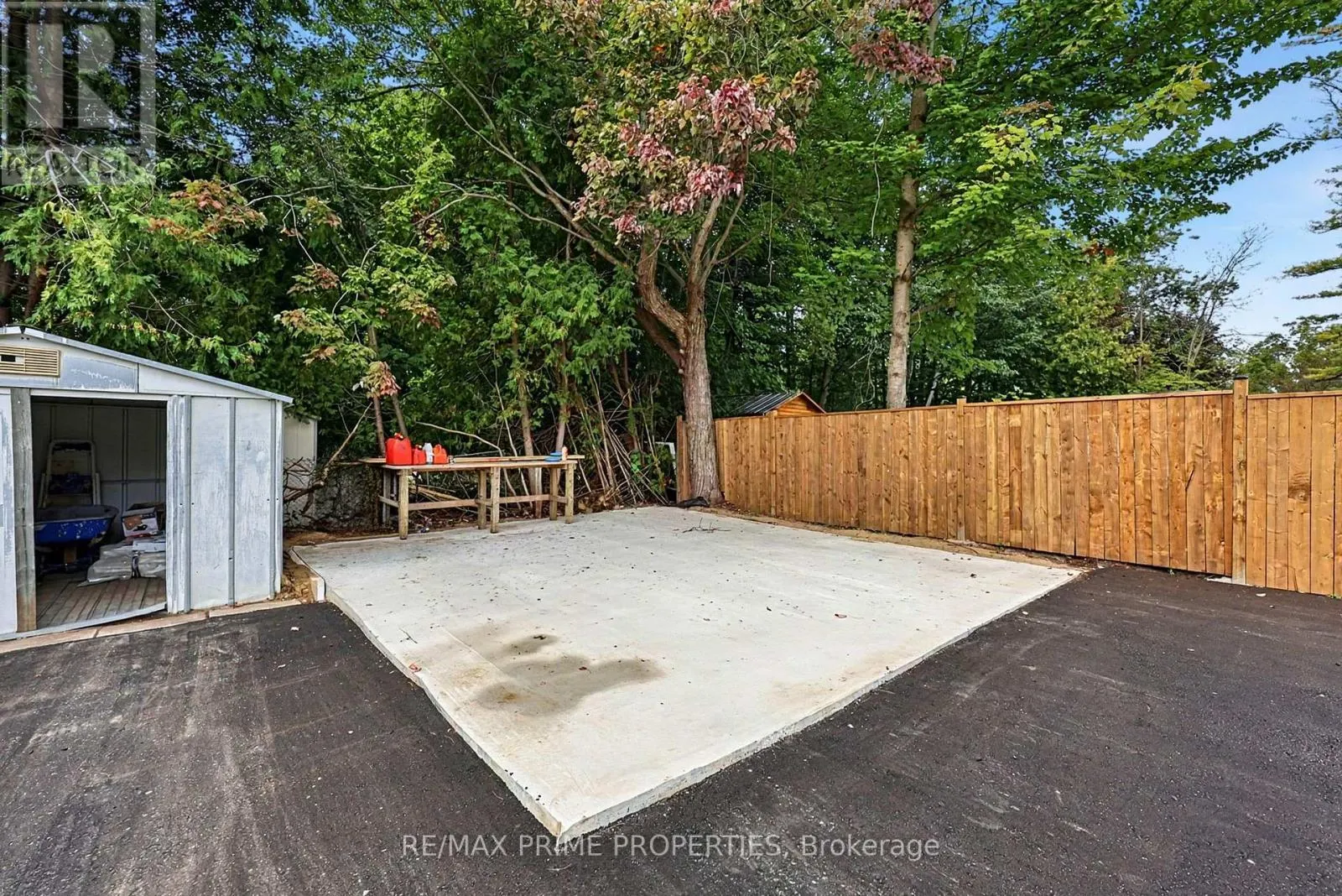 6 MAPLE AVENUE