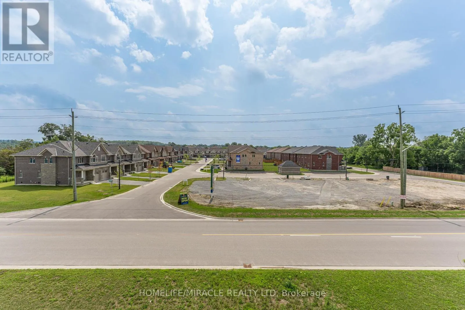 32 ALAN WILLIAMS TRAIL