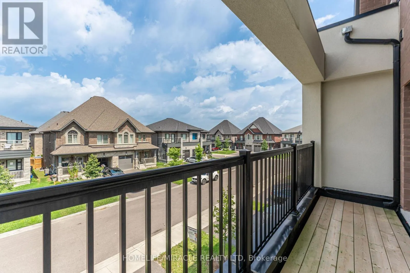 32 ALAN WILLIAMS TRAIL