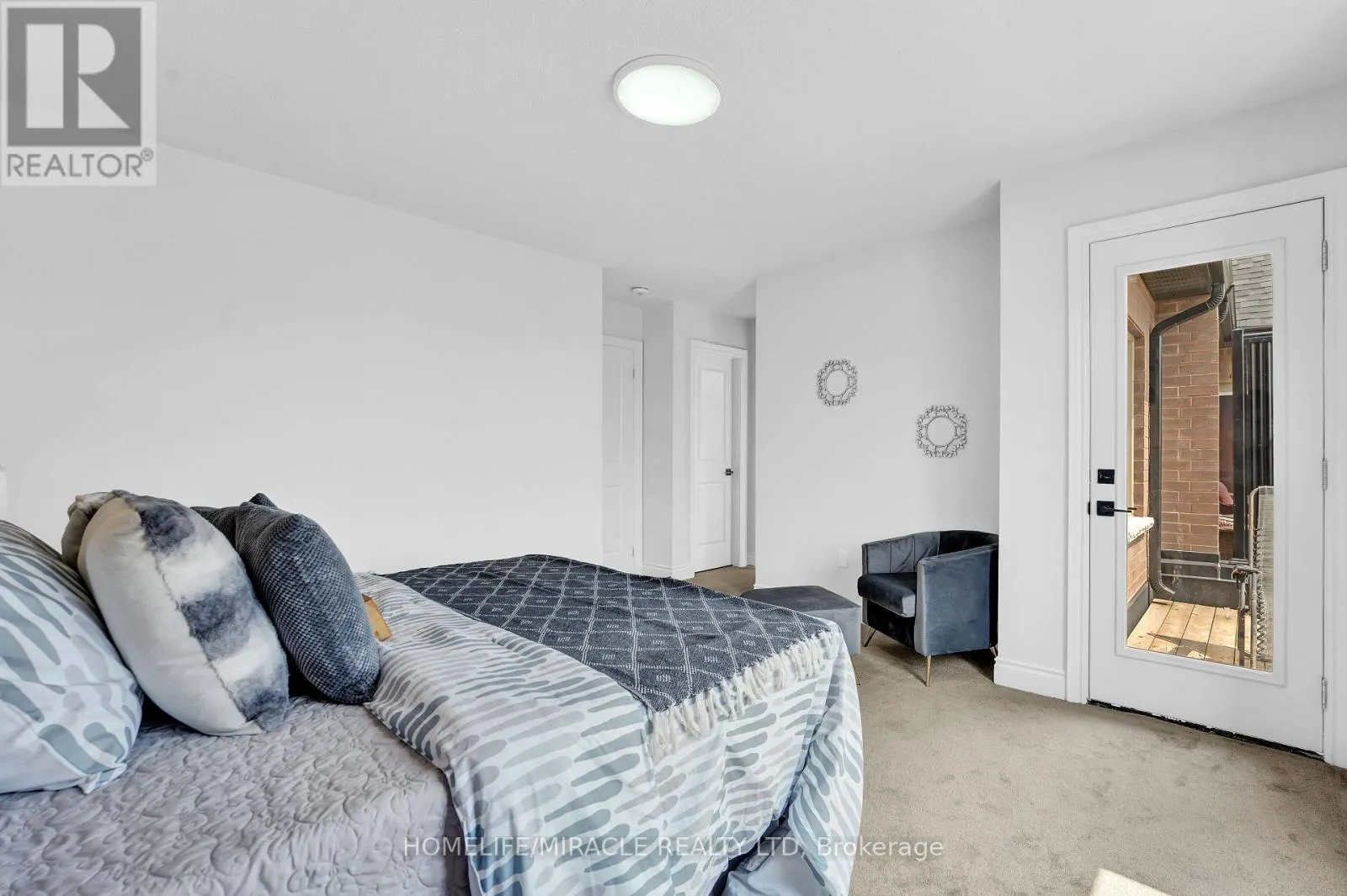 32 ALAN WILLIAMS TRAIL