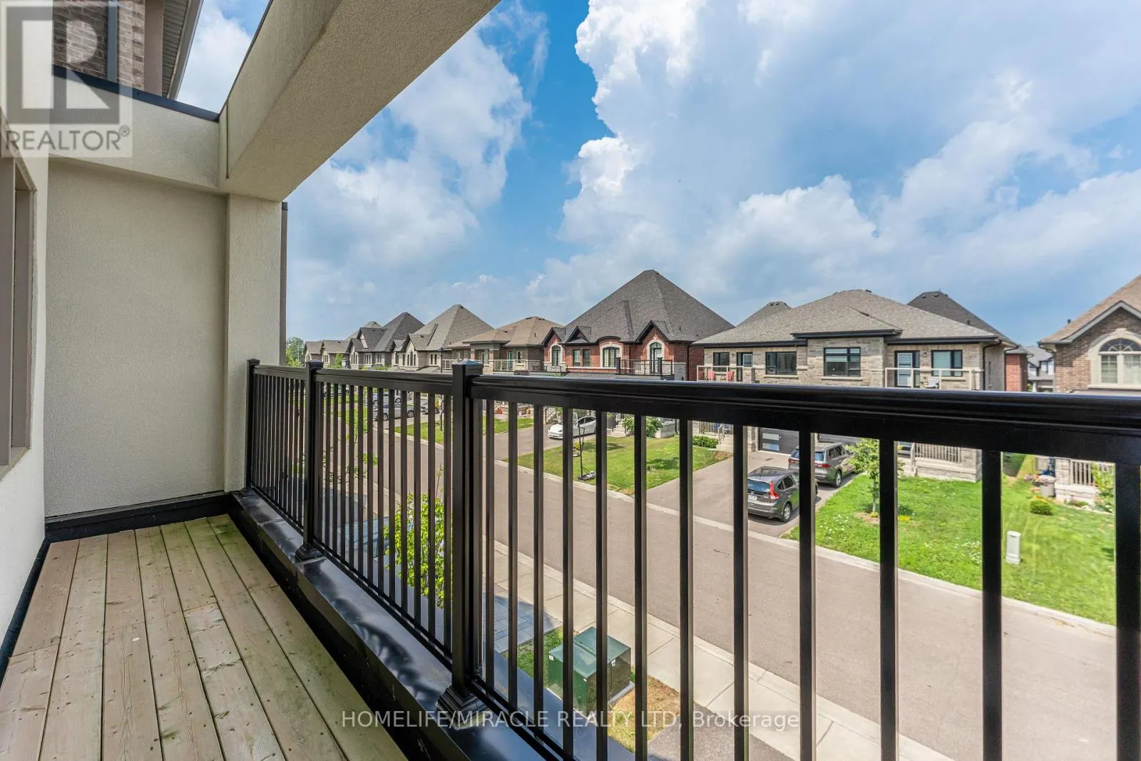 32 ALAN WILLIAMS TRAIL