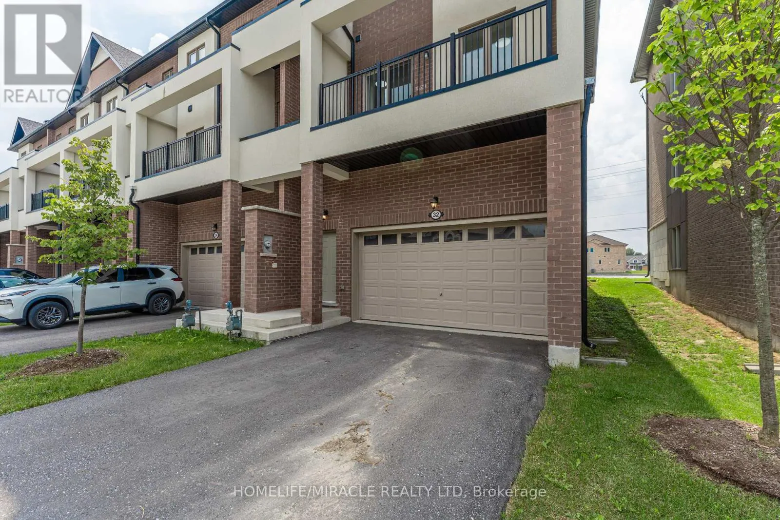 32 ALAN WILLIAMS TRAIL