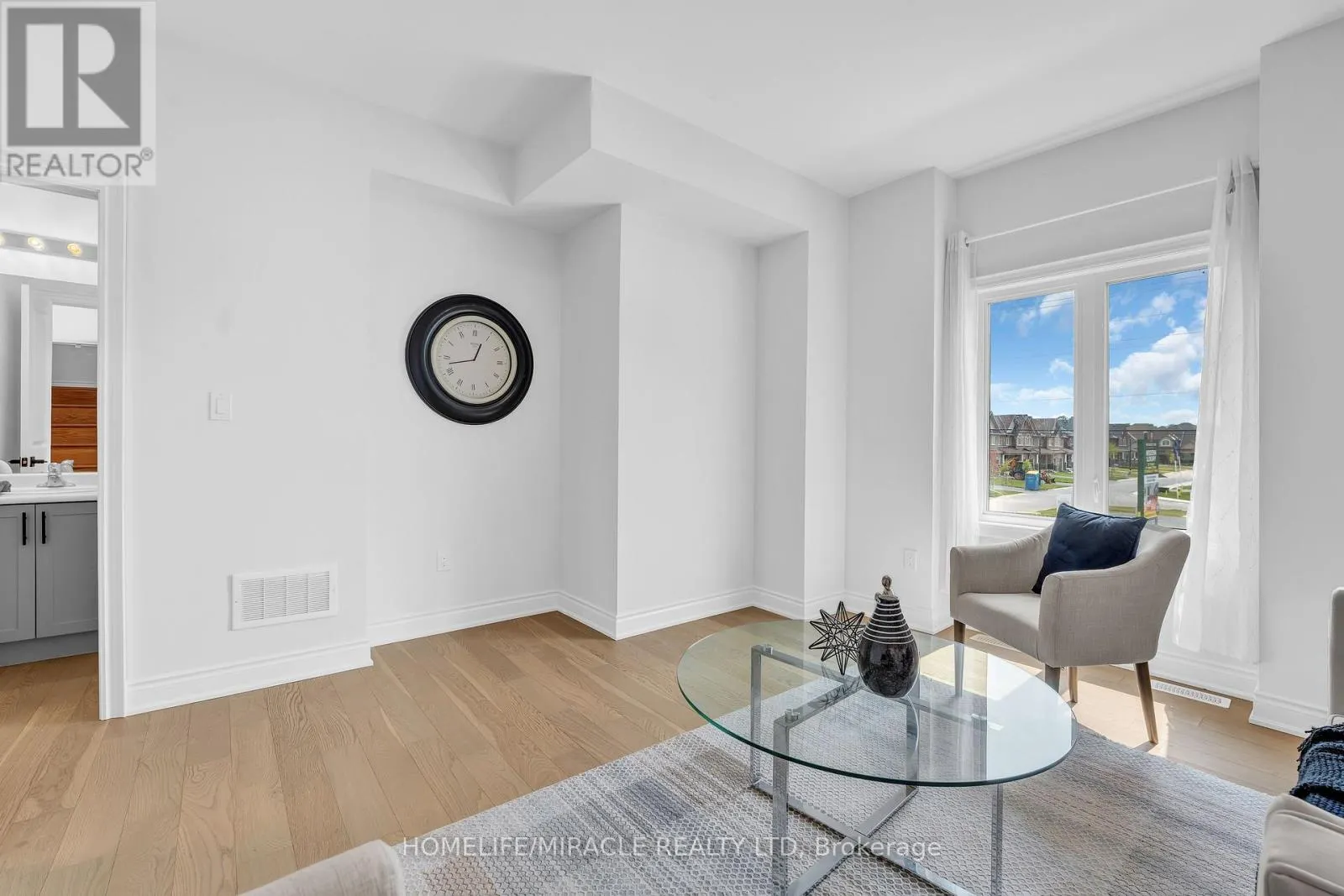 32 ALAN WILLIAMS TRAIL