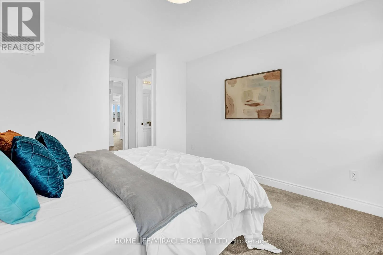 32 ALAN WILLIAMS TRAIL