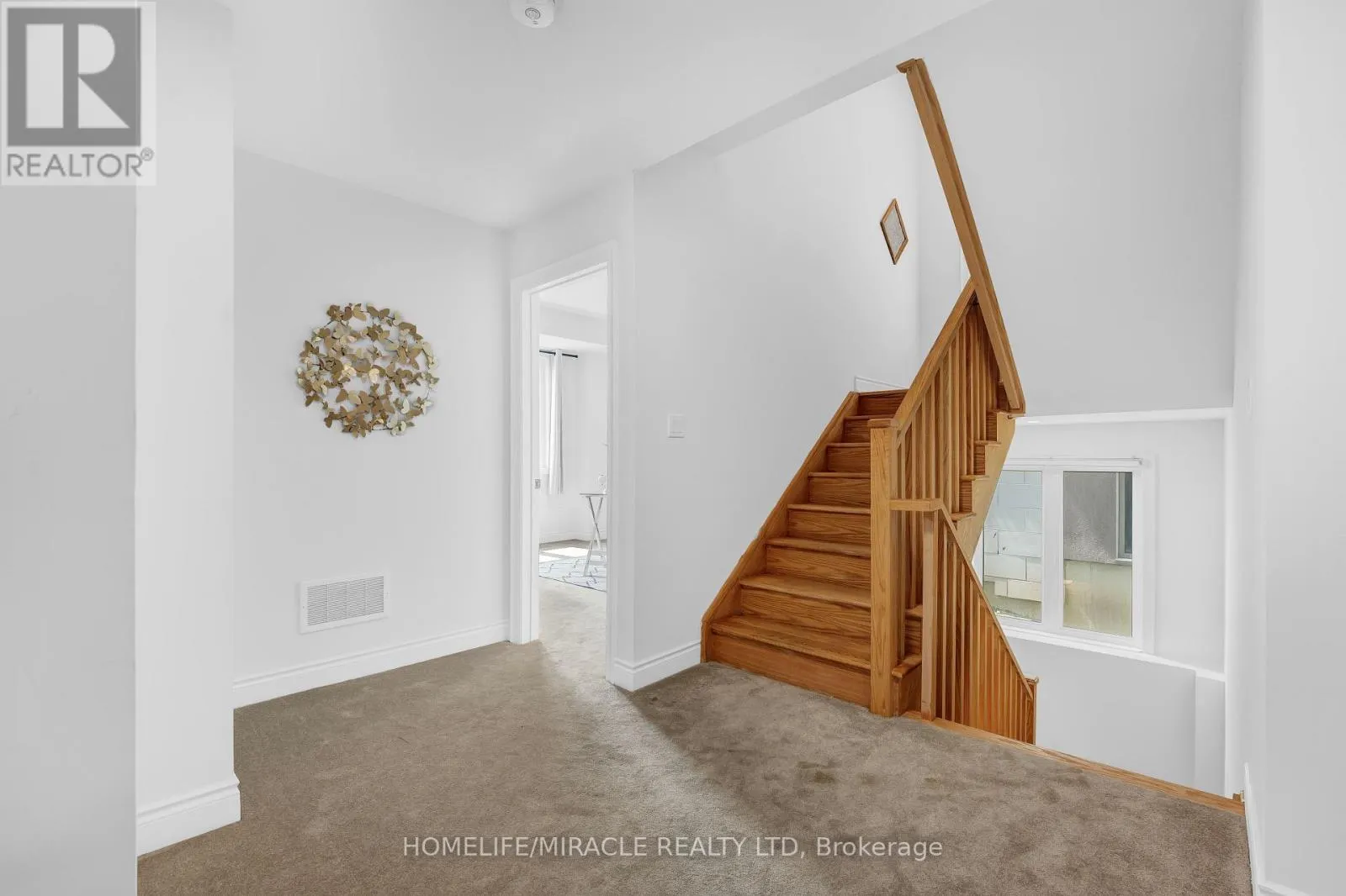 32 ALAN WILLIAMS TRAIL