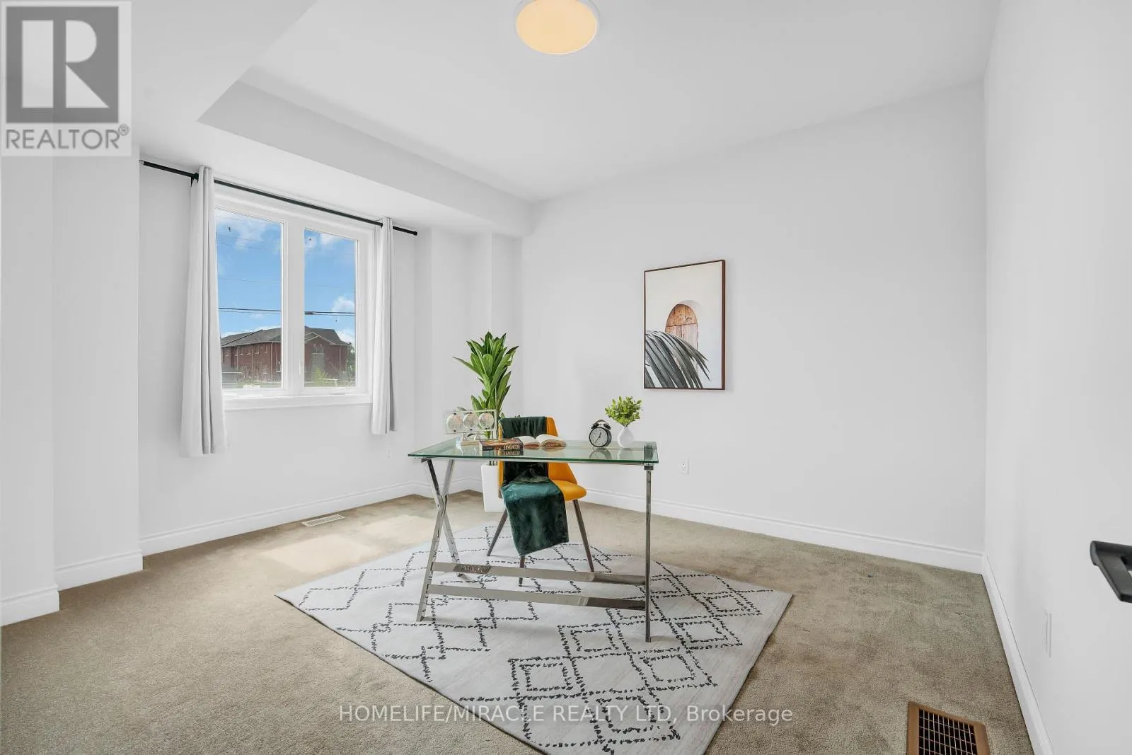 32 ALAN WILLIAMS TRAIL