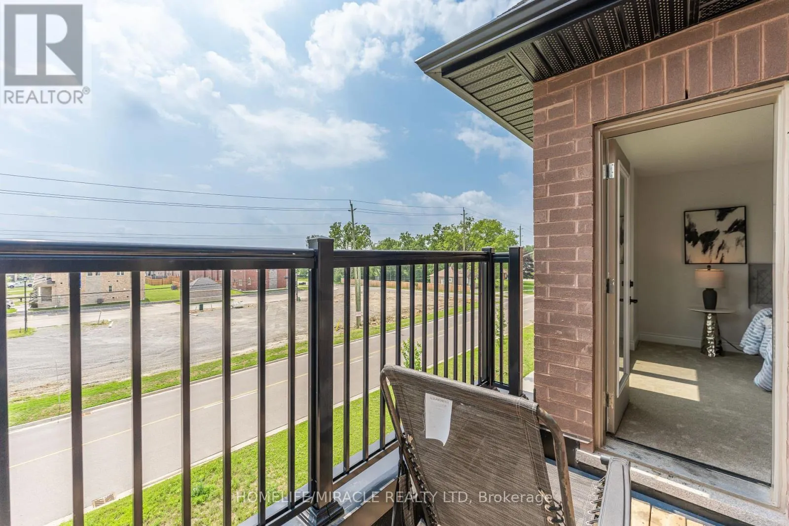 32 ALAN WILLIAMS TRAIL