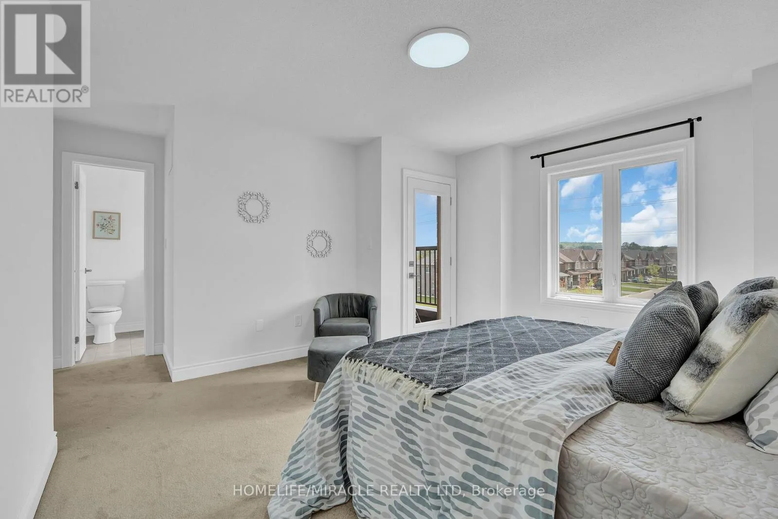 32 ALAN WILLIAMS TRAIL