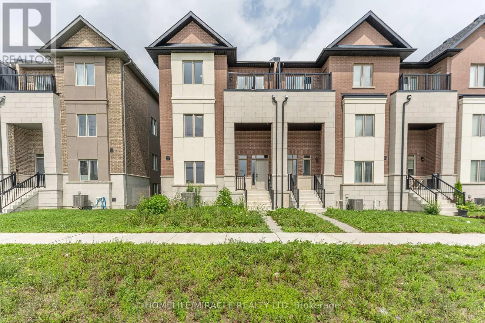 32 ALAN WILLIAMS TRAIL