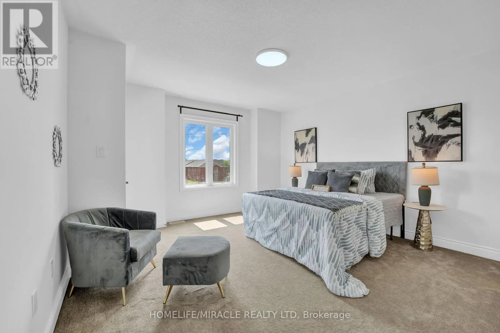 32 ALAN WILLIAMS TRAIL