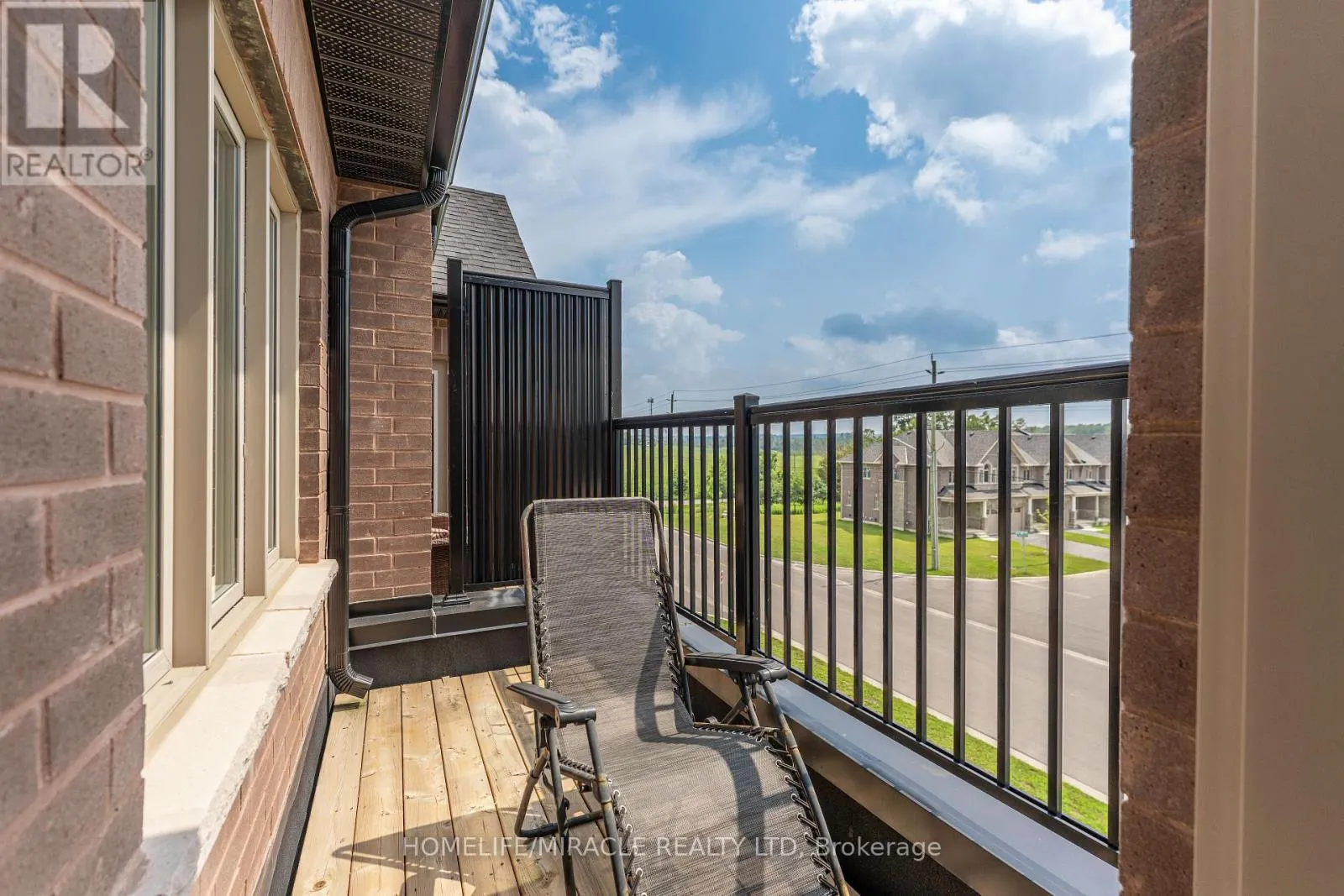 32 ALAN WILLIAMS TRAIL