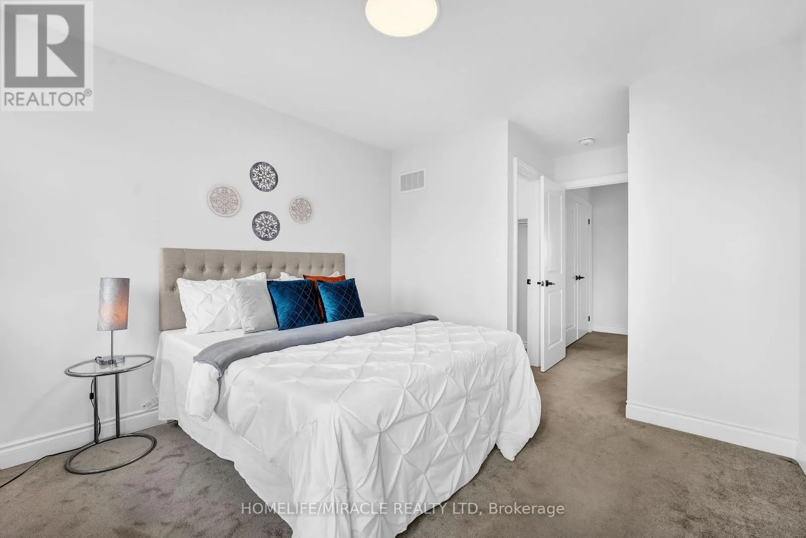 32 ALAN WILLIAMS TRAIL