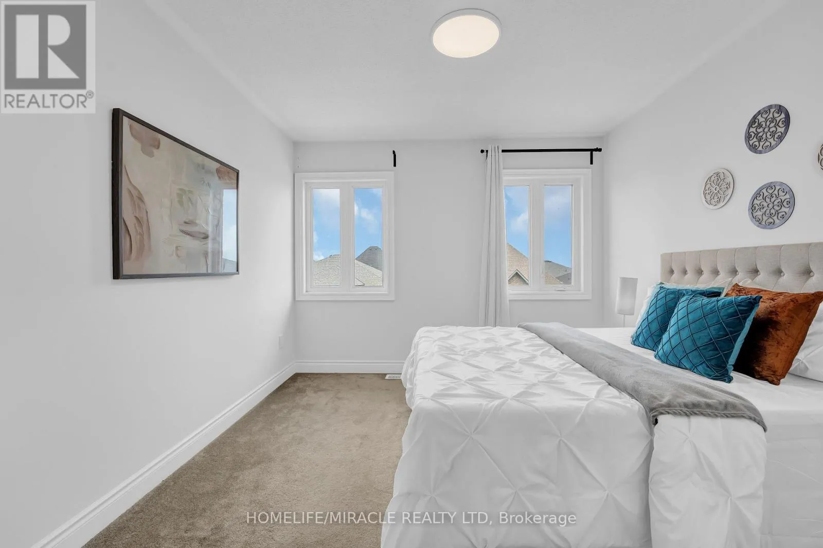 32 ALAN WILLIAMS TRAIL
