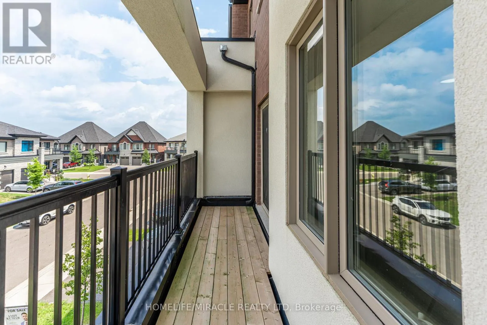 32 ALAN WILLIAMS TRAIL
