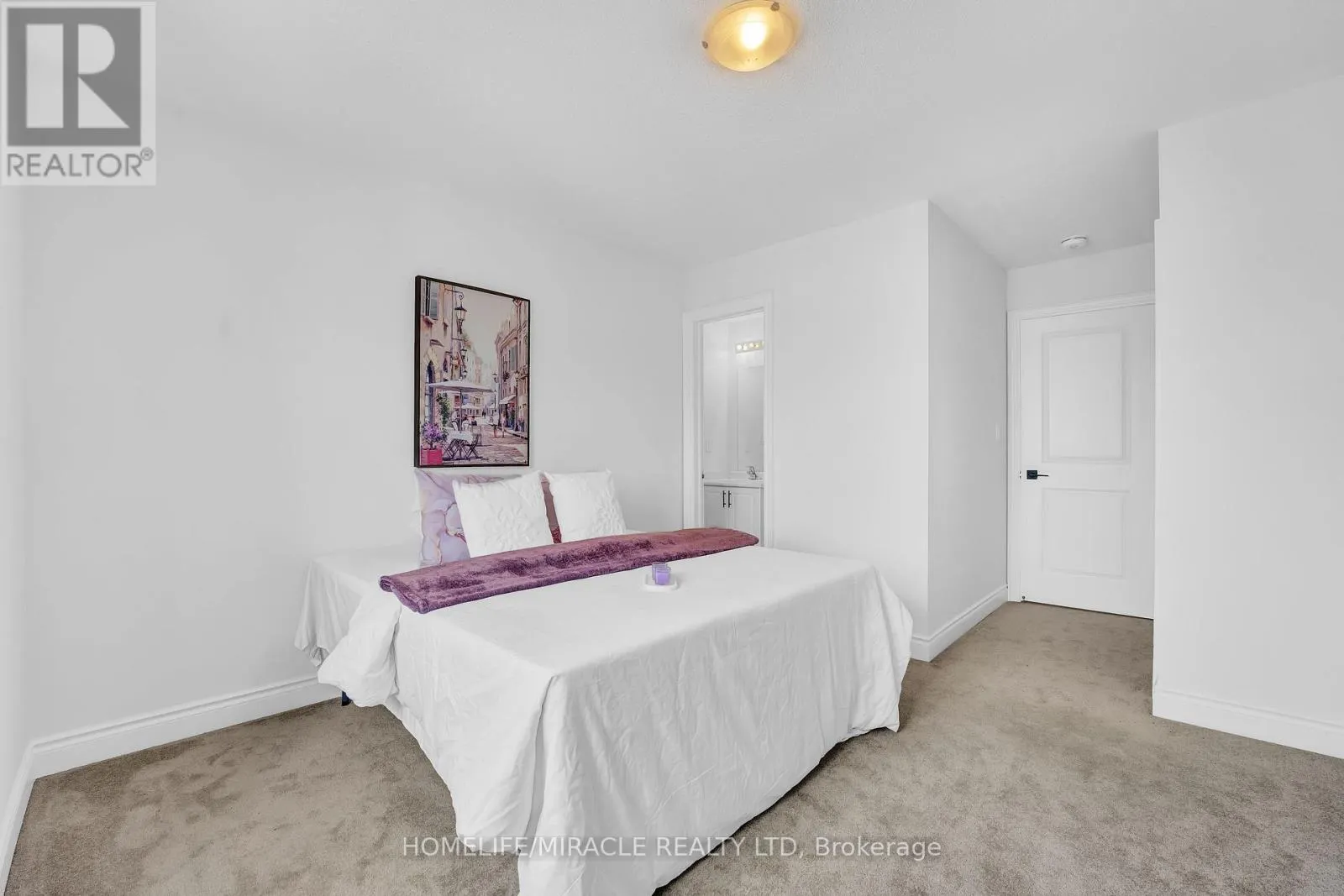 32 ALAN WILLIAMS TRAIL