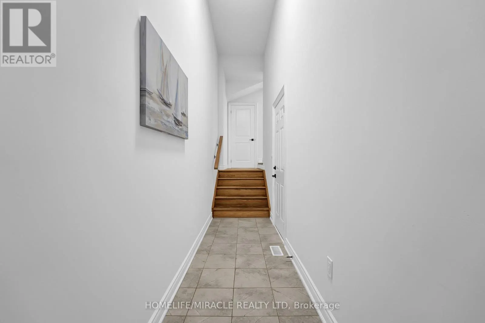 32 ALAN WILLIAMS TRAIL