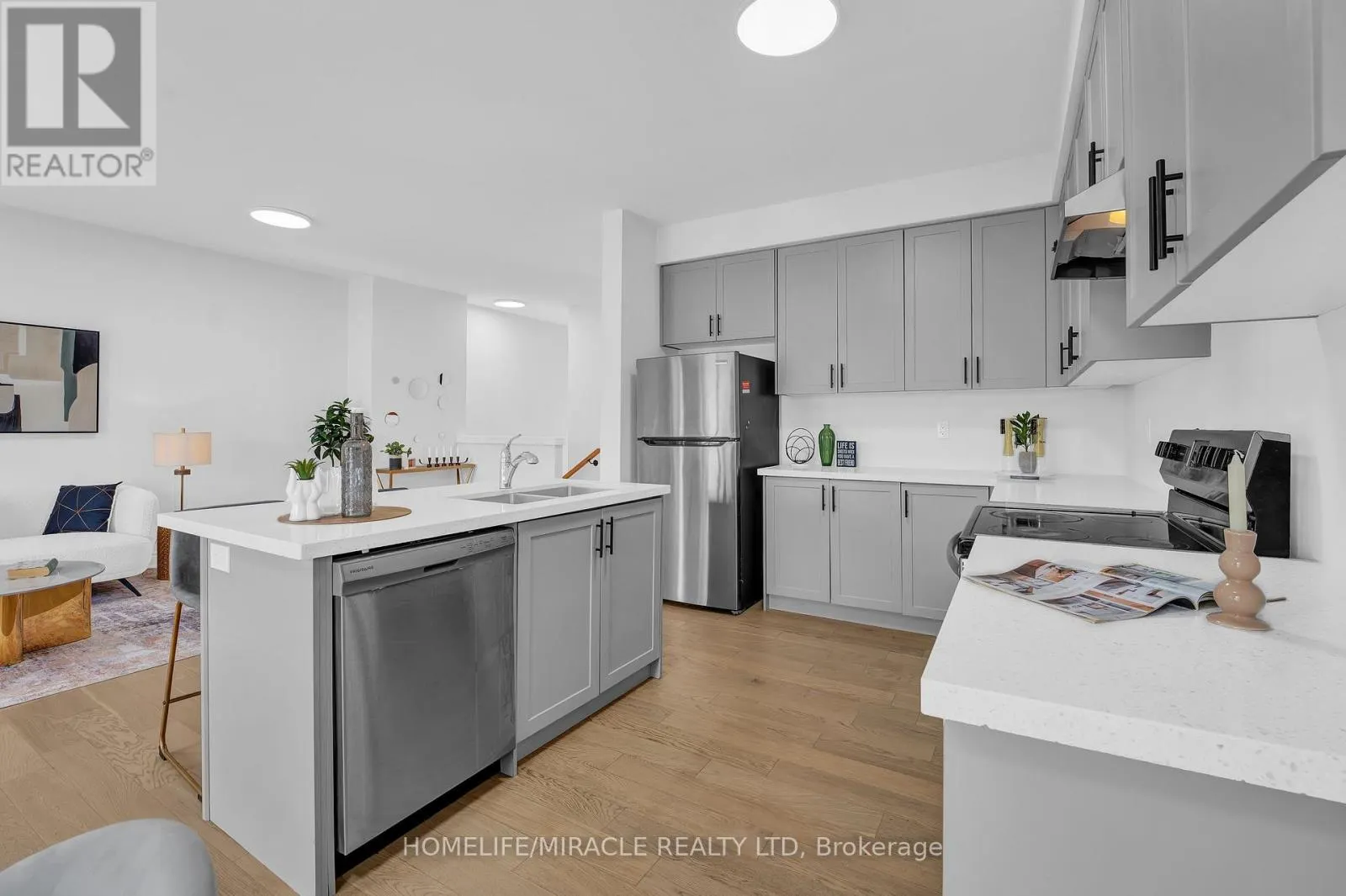 32 ALAN WILLIAMS TRAIL