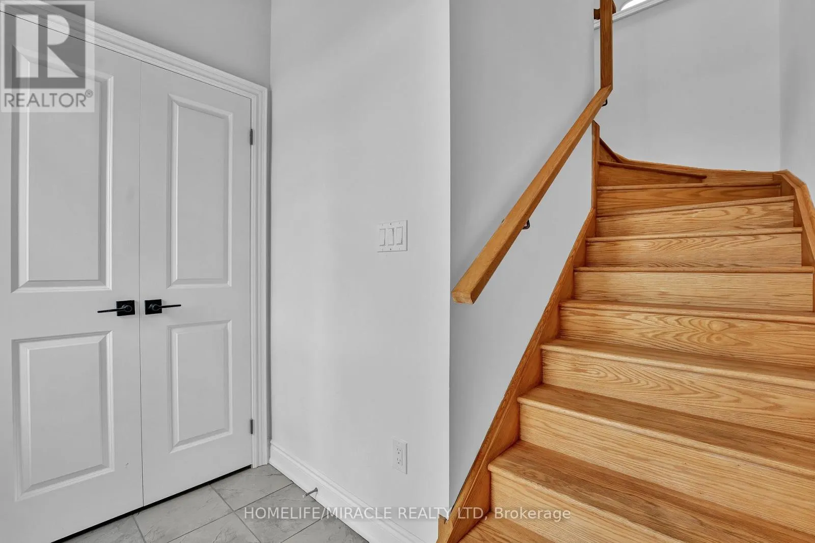 32 ALAN WILLIAMS TRAIL