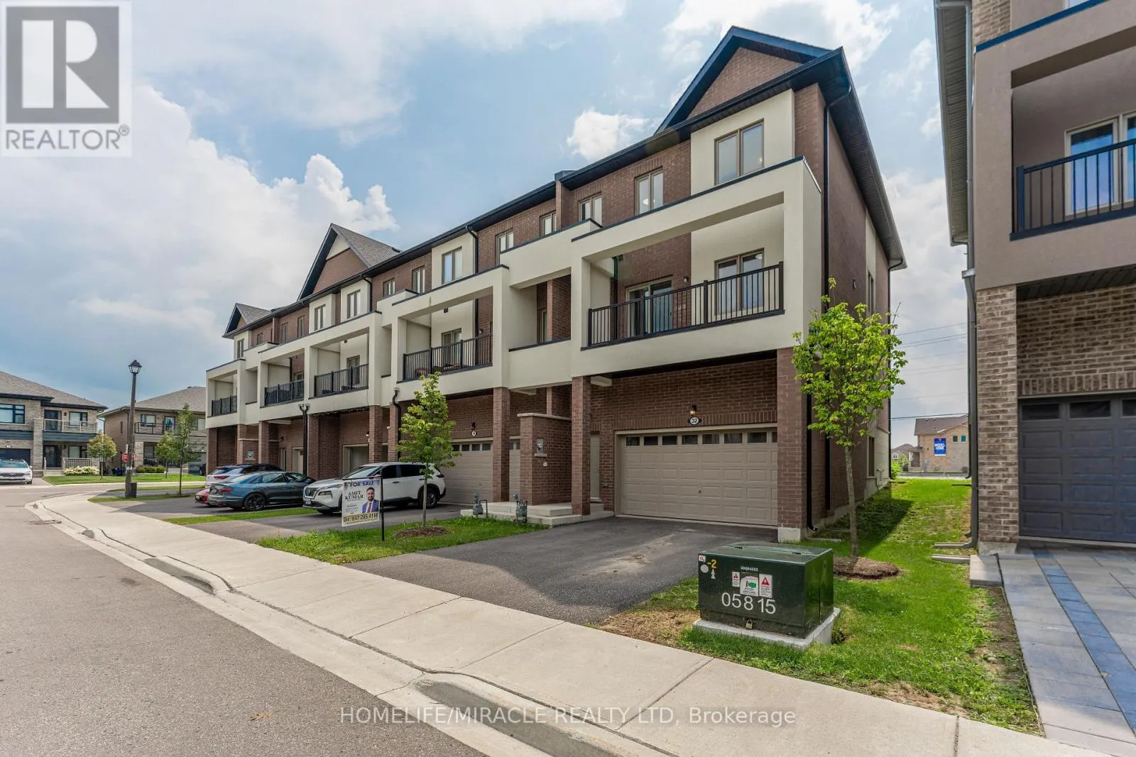 32 ALAN WILLIAMS TRAIL