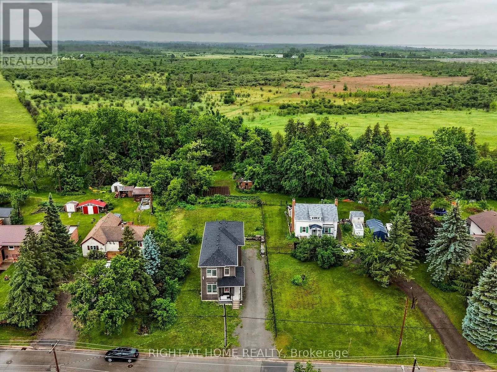 637 SIMCOE STREET