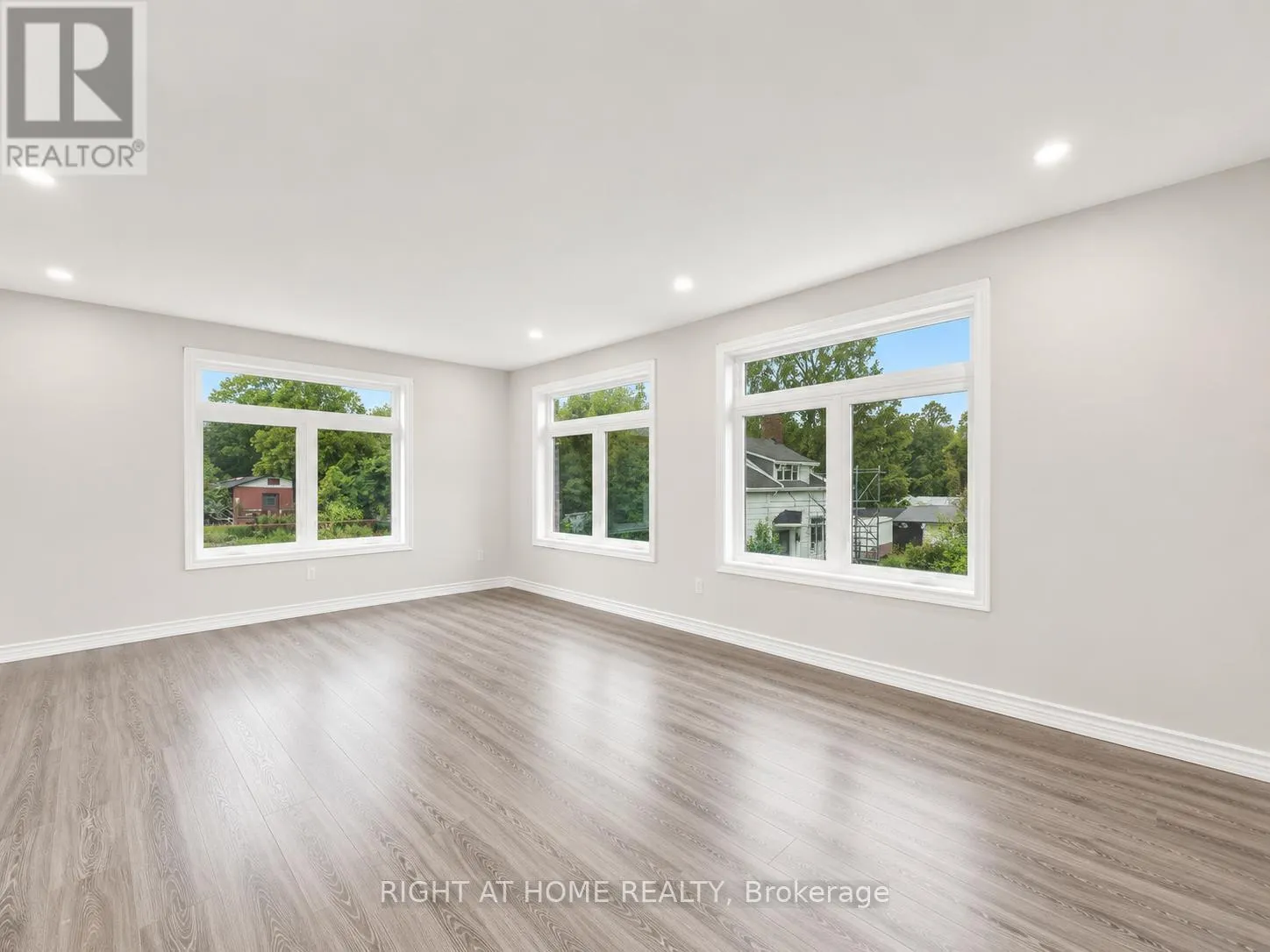 637 SIMCOE STREET