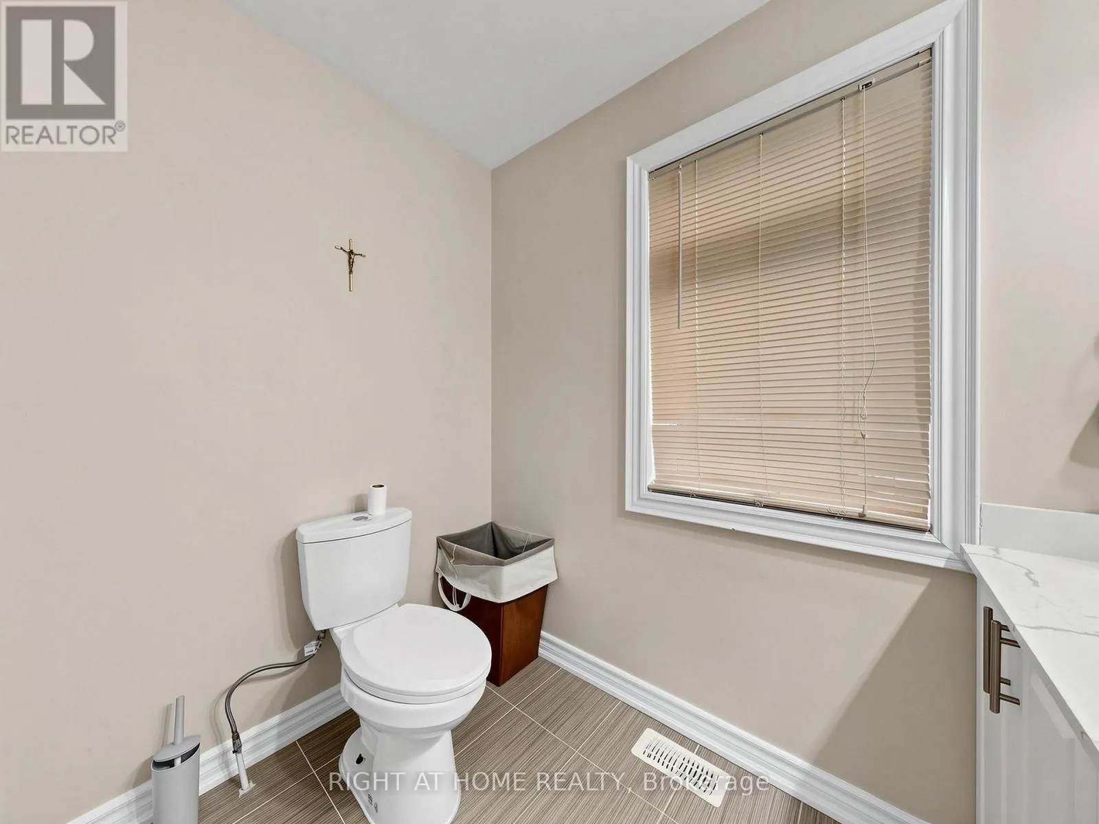 637 SIMCOE STREET