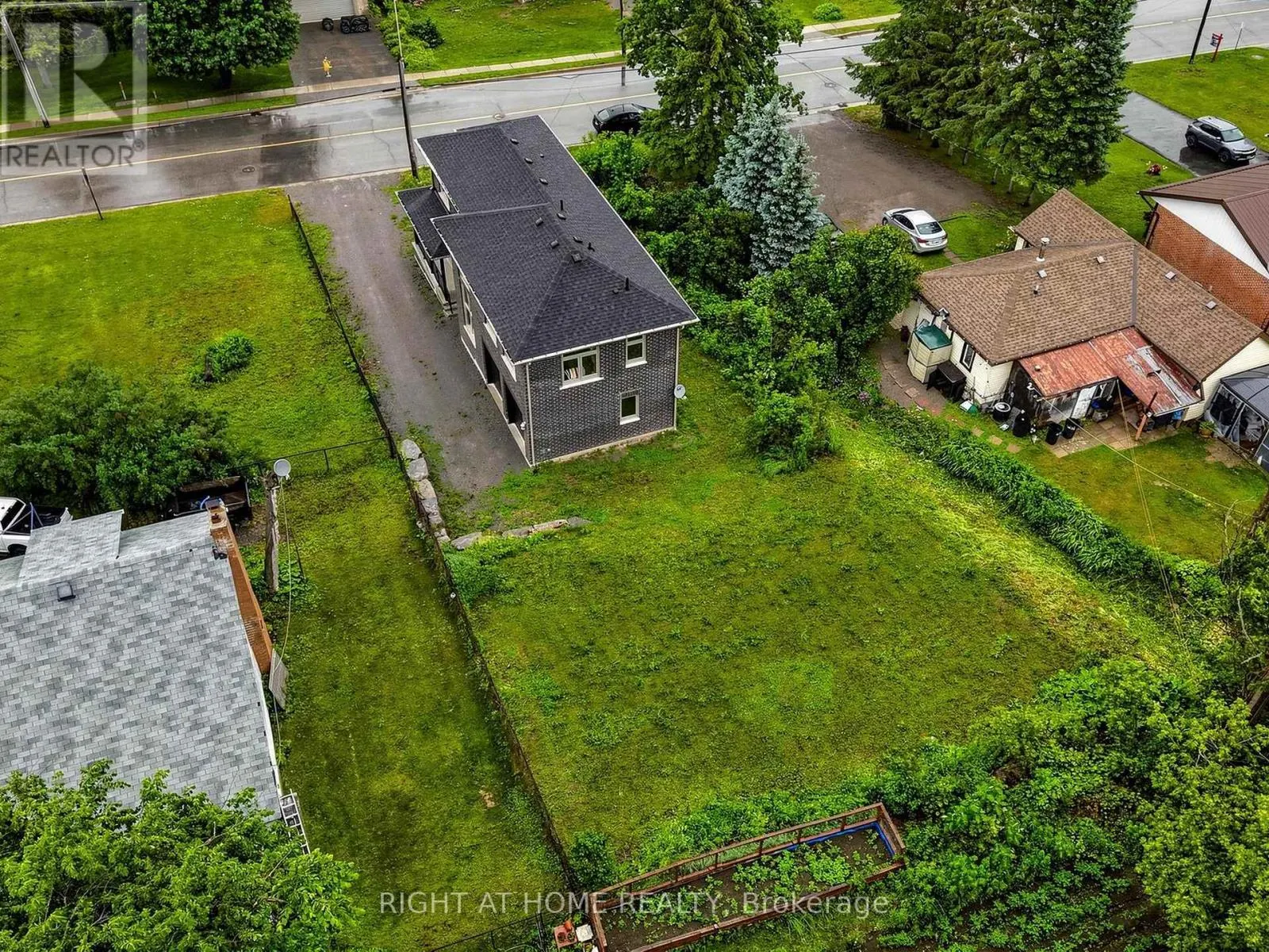 637 SIMCOE STREET
