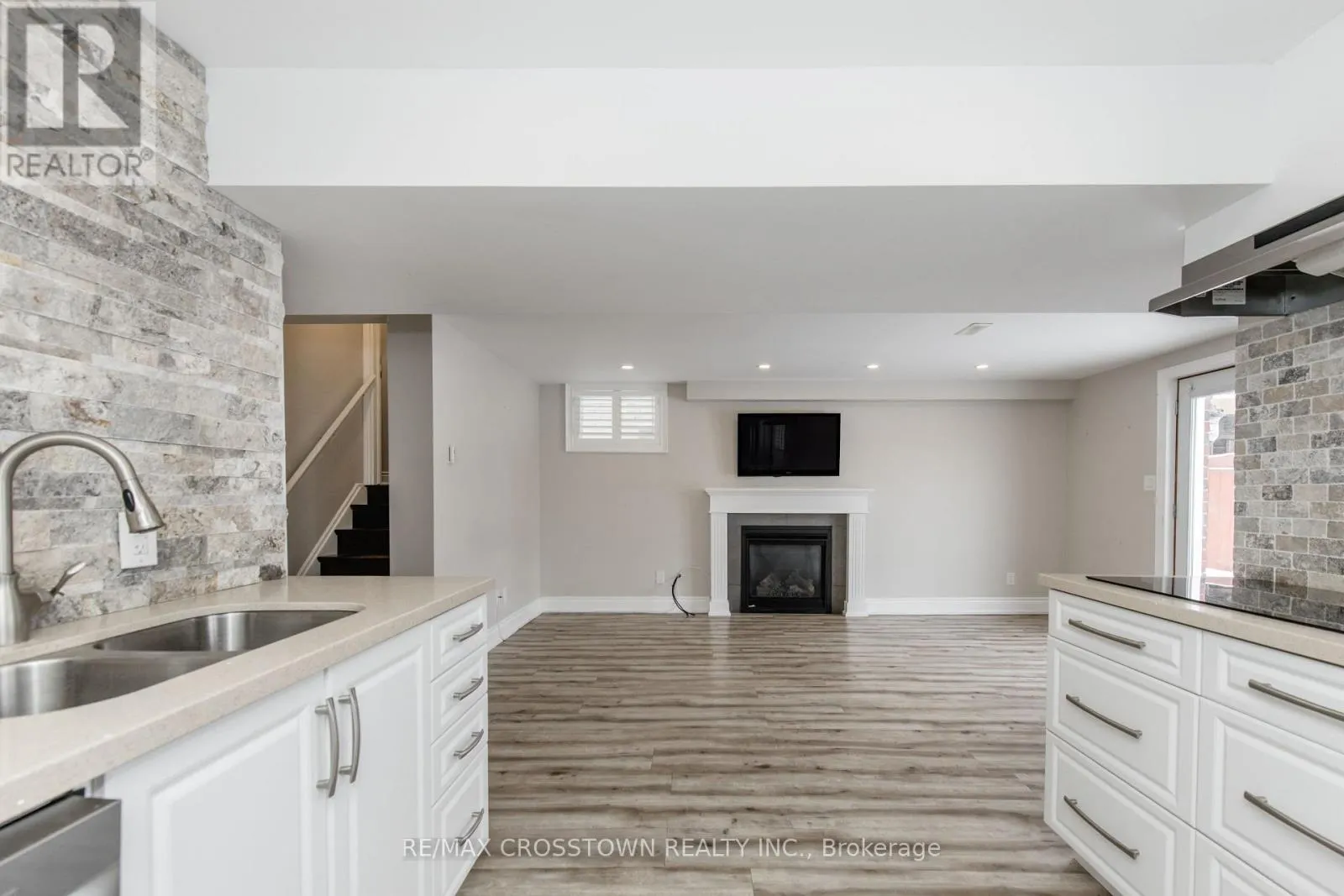 996 BOOTH AVENUE