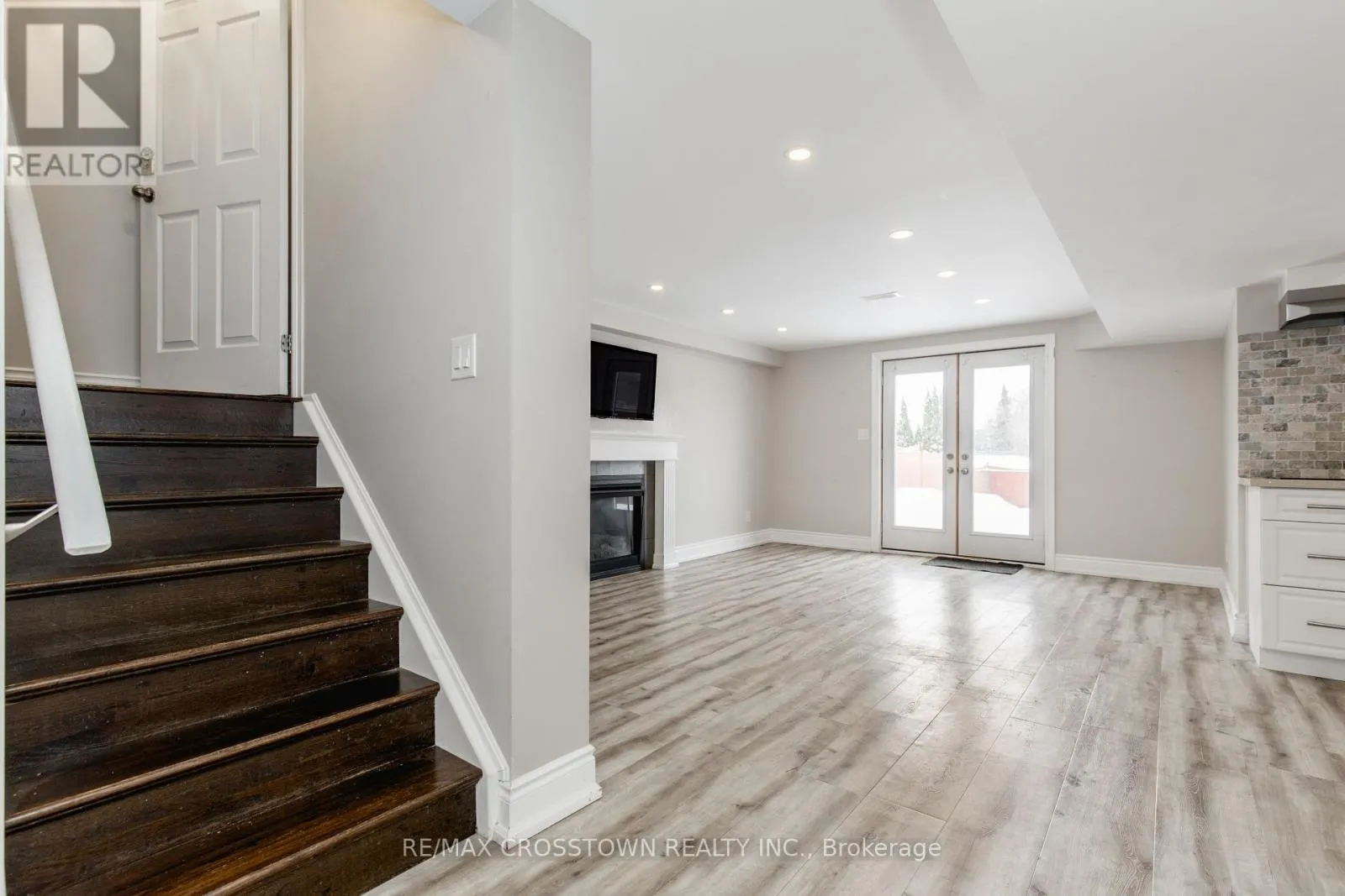 996 BOOTH AVENUE