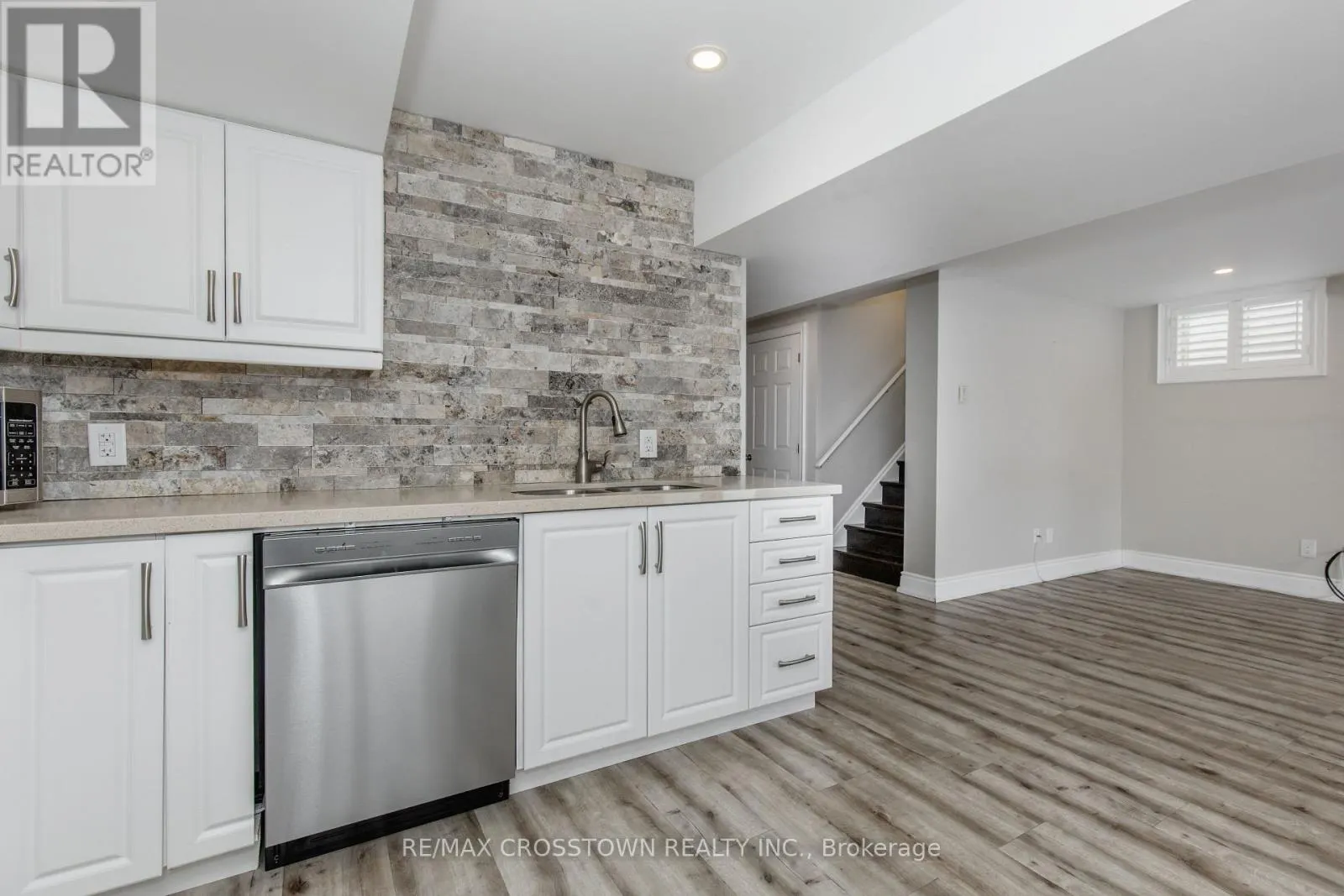996 BOOTH AVENUE