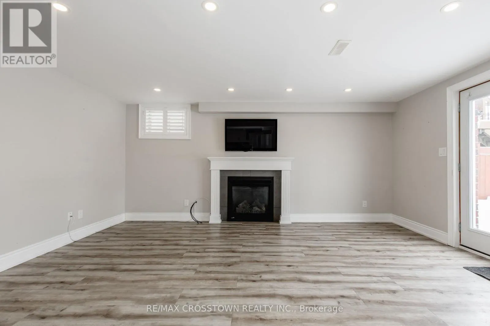996 BOOTH AVENUE