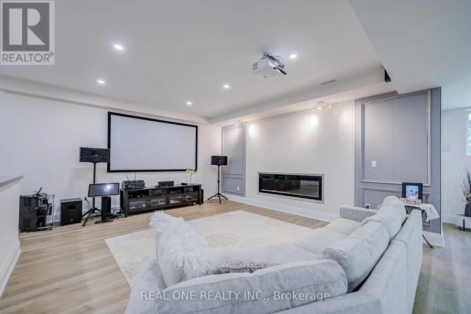 421 FLAMINGO ROAD
