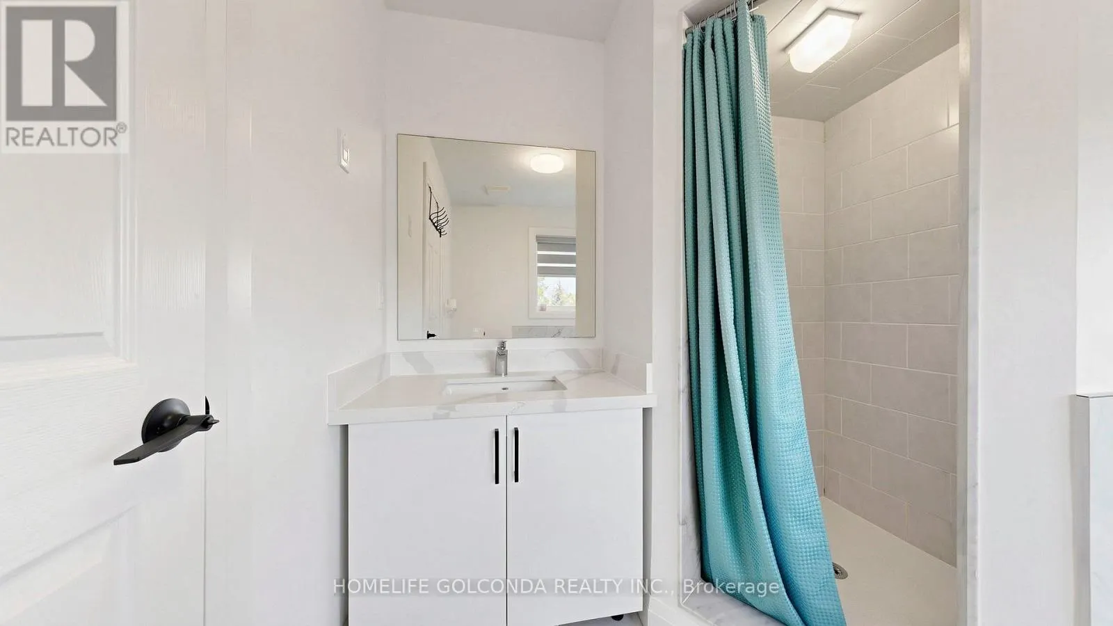1304 VINCENT CRESCENT