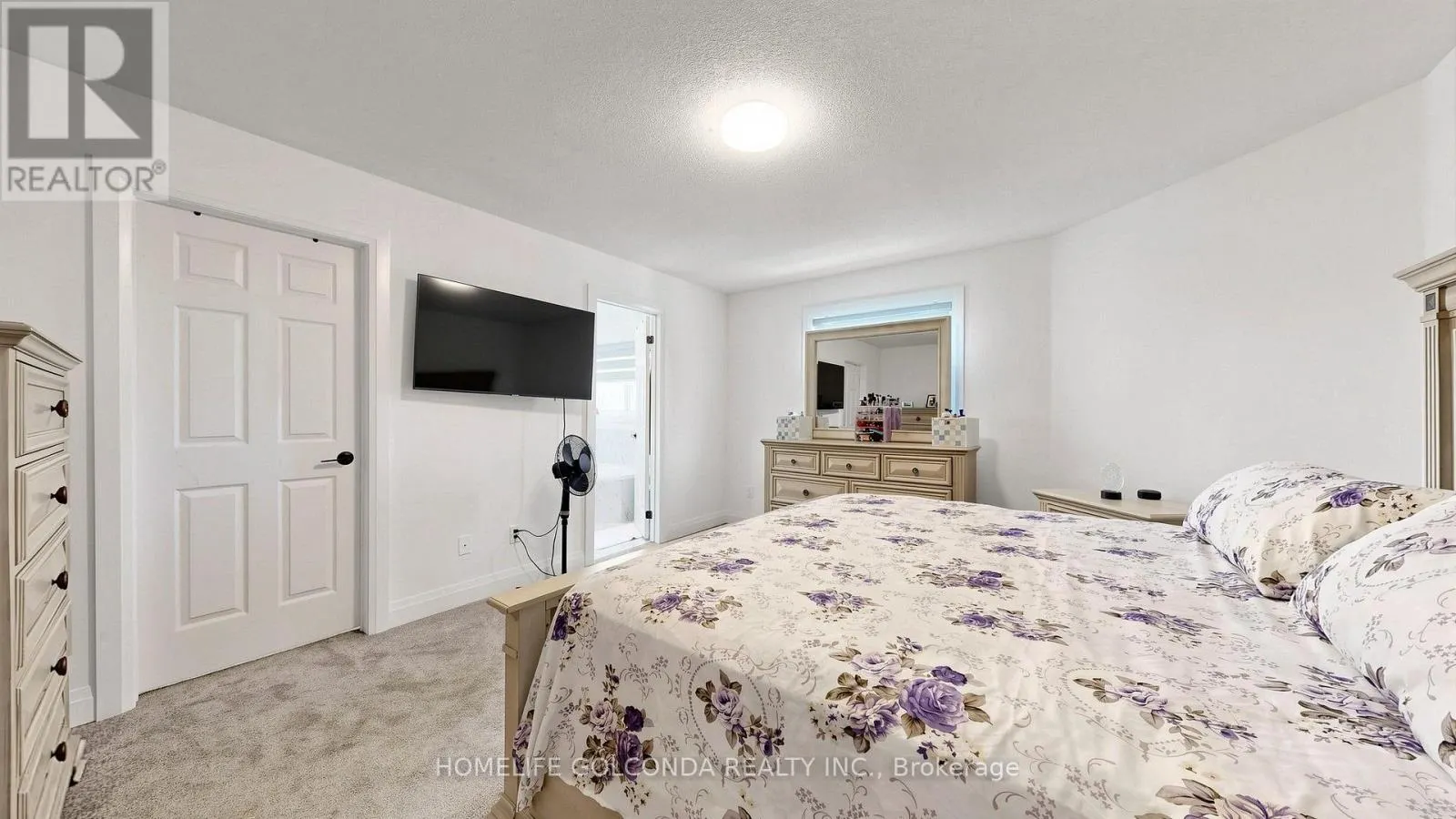 1304 VINCENT CRESCENT