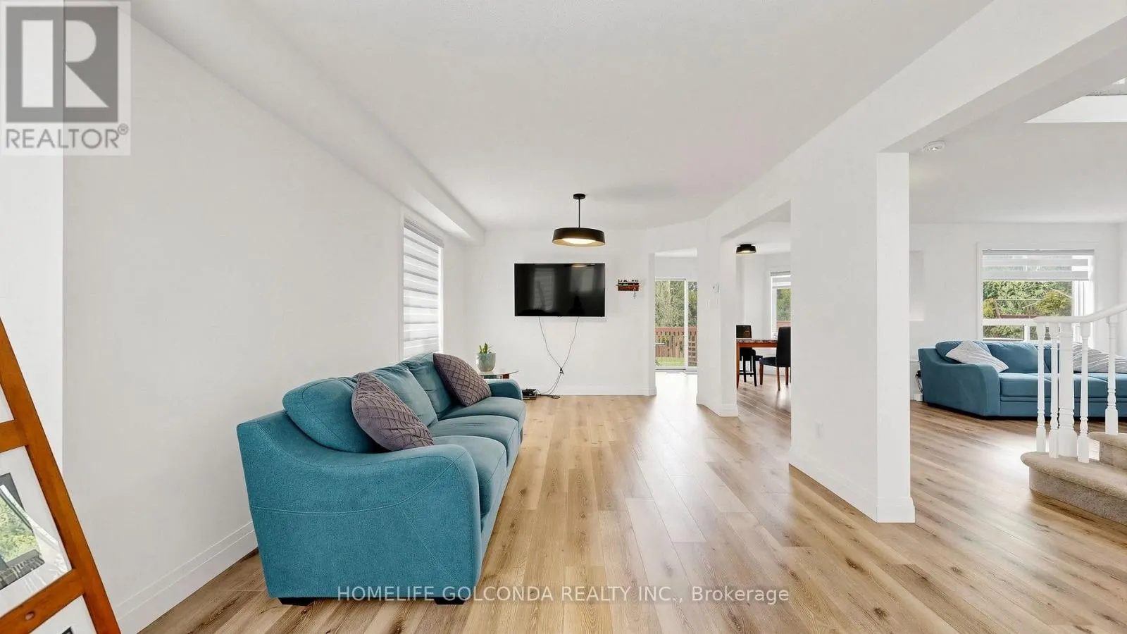 1304 VINCENT CRESCENT