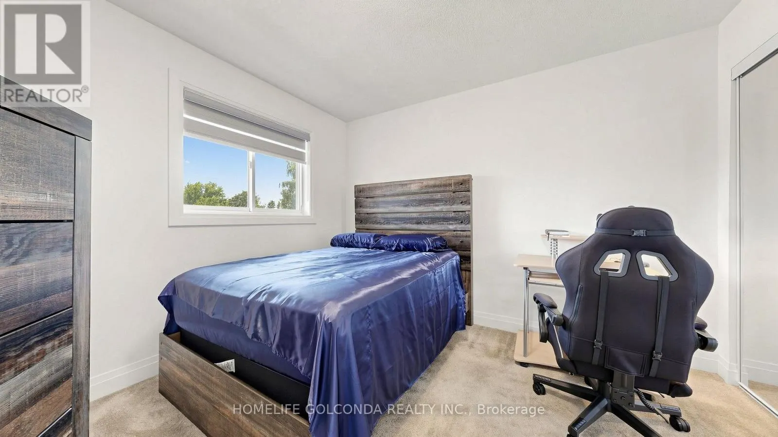 1304 VINCENT CRESCENT