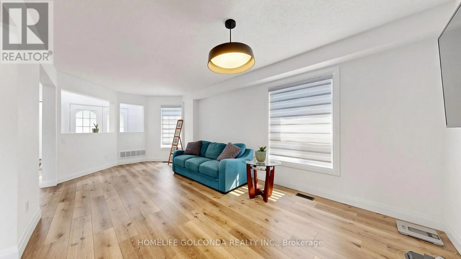 1304 VINCENT CRESCENT