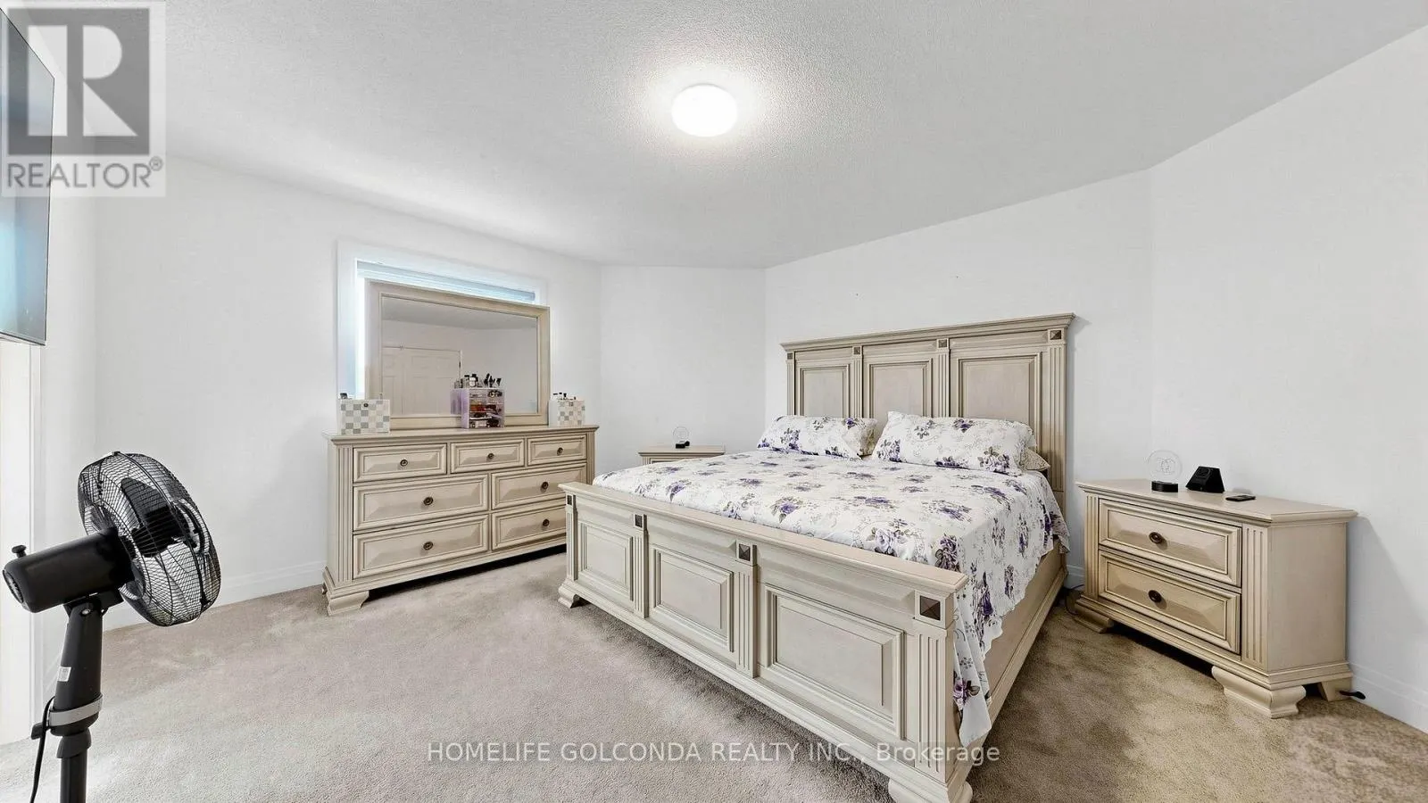 1304 VINCENT CRESCENT