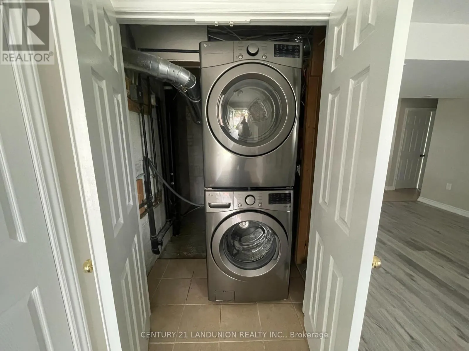 RESIDENCE PRIMARY UNIT/B - 20215 WOODBINE AVENUE