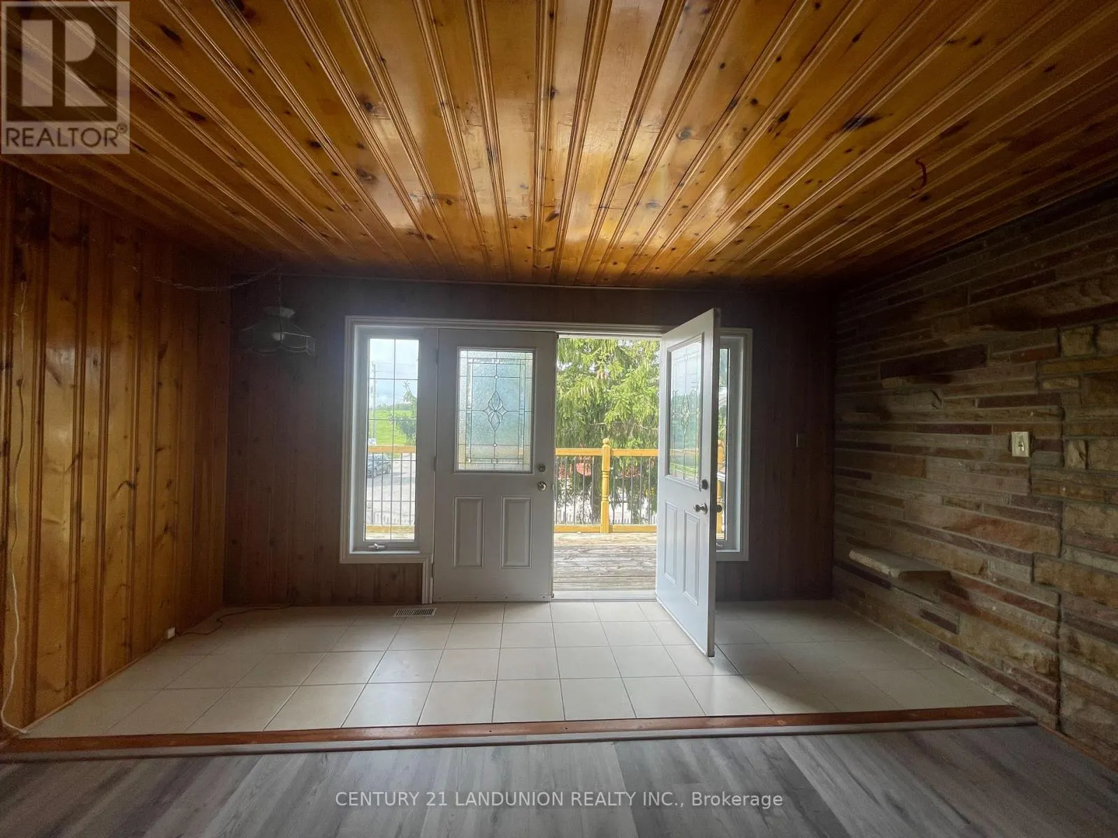 RESIDENCE PRIMARY UNIT/B - 20215 WOODBINE AVENUE